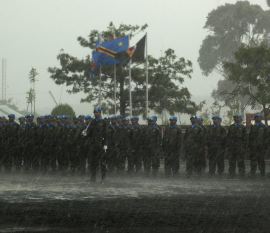 Les effets des changements climatiques sur les opérations de maintien de la paix – Vers une adaptation nécessaire cérémonie de remise de décorations aux soldats du Bataillon indien de la MONUSCO - 2014 Crédit : MONUSCO - Equipe photo