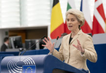Photo de couverture : Ursula von der Leyen qui s’exprime en session plénière devant le Parlement européen le 14 décembre 2022 – crédit : European Parliament via Flickr.
