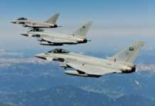 Les exportations d’armes de l’Allemagne : contradictions et ambiguïtés d’une politique revendiquée comme « restrictive et responsable » Deux avions de combat Eurofighter saoudiens volant en formation avec un Eurofighter autrichien en 2011