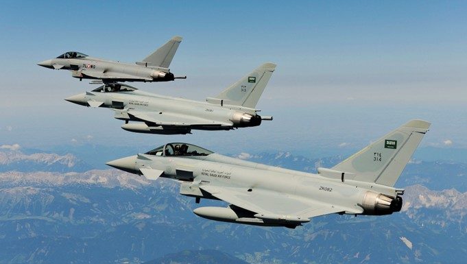 Les exportations d’armes de l’Allemagne : contradictions et ambiguïtés d’une politique revendiquée comme « restrictive et responsable » Deux avions de combat Eurofighter saoudiens volant en formation avec un Eurofighter autrichien en 2011