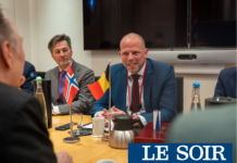 Yannick Quéau dans « Le Soir »: « Plus on réduit les achats militaires à une simple décision politique, plus les risques de dérives sont importants »