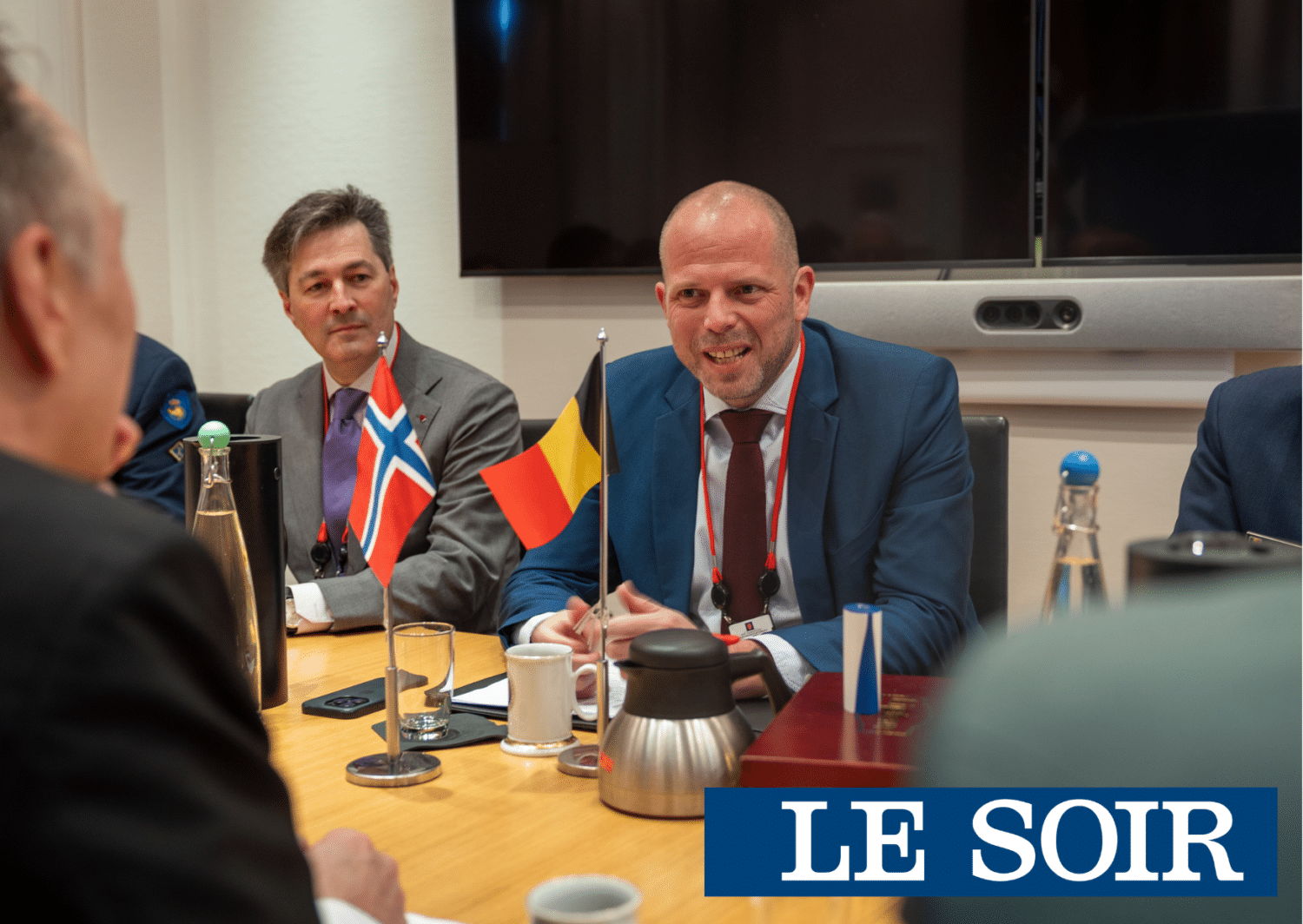 Yannick Quéau dans « Le Soir »: « Plus on réduit les achats militaires à une simple décision politique, plus les risques de dérives sont importants »